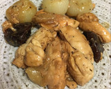 Foto del paso 4 de la receta: Solomillos de pollo con ciruelas y cebollitas francesas