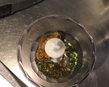 Une image de l'étape 2 de Sauce salade à la moutarde à l'ancienne, herbes, melfor et huile de noix.