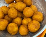 Gambar langkah 4 resipi Keria Ball Gula Melaka.