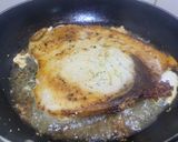 Foto del paso 2 de la receta: Filete de pescado salteado con pimiento, sobre lecho de tomato y lechuga