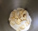 Une image de l'étape 2 de Pâte brisée au lait et alcool de poires.