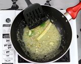 Foto langkah ke 6 dari resep Kerang Hijau Saos Padang Mix Jagung.