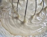 Une image de l'étape 3 de Quatre-quarts à la vanille et pépites de chocolat blanc.