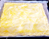 Foto del paso 4 de la receta: Hojaldre con dos tipos de queso, dos tipos de jamón y aceitunas