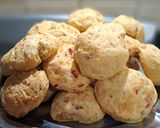 Foto del paso 7 de la receta: Pancitos saborizados de cebolla, ají morrón y aceitunas