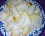 A picture of step 2 of White Prawn Crackers.