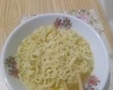 Foto langkah ke 3 dari resep Mie telor dadar.