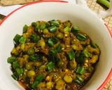 A picture of step 5 of Baingan bharta with green peas.