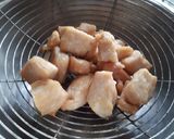 รูปขั้นตอนการทำที่ 2 ของ ไก่ราดซอส (เมนูวัยเด็ก)