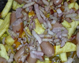 Foto del paso 2 de la receta: Patatas bravas con beicon salchichas con cuatro quesos