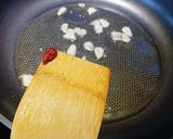 Foto del paso 3 de la receta: Tagliatelle con Gulas y Langostinos