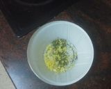 Foto del paso 1 de la receta: Ensalada con pera y pasas con alioli de limón