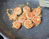 รูปขั้นตอนการทำที่ 3 ของ กุ้งผัดกระเทียม