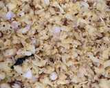 A picture of step 5 of Maharashtra style kanda poha.