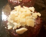 Foto del paso 2 de la receta Doble Cheese burger de Queso Azul y escamas de Parmesano