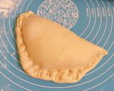 Foto langkah ke 8 dari resep Calzone Pizza.
