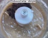 A picture of step 2 of Chocolate chip banana cake.