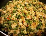 Foto langkah ke 5 dari resep Nasi Goreng Szechuan Praktis Sedap.