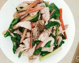 Hình bước làm 2 của món Cải cầu vồng xào thịt