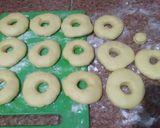 Foto langkah ke 8 dari resep Donat Kentang Awet Empuknya.