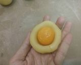 Hình bước làm 5 của món Trung thu trà xanh. (Matcha Mooncake)