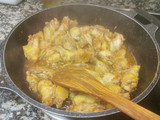 Aletes de pollastre amb torrons, melmelada de taronja i pinyons