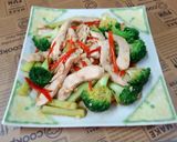 รูปขั้นตอนการทำที่ 6 ของ ไก่เส้นผัดพริกใส่บล็อกโคลี่