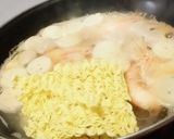 Foto langkah ke 3 dari resep Seafood Noodle Soup.