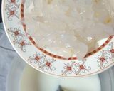 A picture of step 4 of Rose milk ice apple.