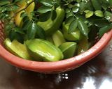 Hình bước làm 2 của món Canh nghêu nấu khế
