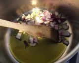 Une image de l'étape 2 de Potage de cresson,pommes de terre prunelle et céleri branche à la crème et épices italiennes.