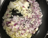 Foto del paso 1 de la receta: Flores de pasta filo rellenas de rape adobado y gambas con salsa