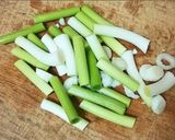 Foto del paso 4 de la receta Chipirones con ajetes y pimiento verde