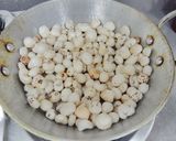 A picture of step 2 of Shahi Matar Makhana.