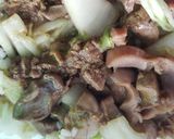 รูปขั้นตอนการทำที่ 2 ของ ผักกาดขาวผัดเครื่องในไก่