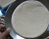 Foto langkah ke 4 dari resep Pizza Sosis Jamur Mudah&Enak.