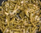 Foto del paso 3 de la receta: Patatas al ajillo con judías verdes