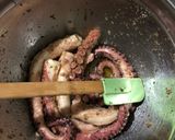 Foto del paso 3 de la receta: Pulpo “a la parrilla” pero en sartén…