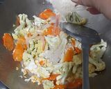Foto langkah ke 2 dari resep Tumis kembang kol.