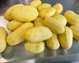 Une image de l'étape 1 de Purée de pommes de terre au gingembre, ail, curcuma et coriandre.