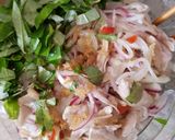 Hình bước làm 2 của món Gỏi Gà Hành Tây