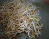Foto langkah ke 3 dari resep Tumis Tauge Ikan Asin.