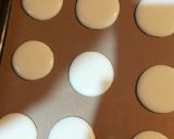 Foto langkah ke 7 dari resep Macaron Dengan Tepung Terigu dengan metode Swiss meringue.
