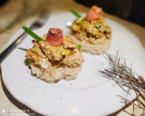 Foto del paso 4 de la receta: Tostadas de Revueltos con Salmón