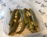 Une image de l'étape 5 de Piments verts à l'ail mariné et vinaigre de cidre.