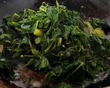 Foto langkah ke 3 dari resep Tumis Daun Pepaya Cumi Asin Pete.