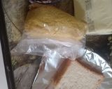 A picture of step 2 of My favourite dish Crunchy onina and tomato cheese toast.