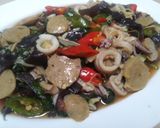 Foto langkah ke 5 dari resep Cah Kangkung Cumi Jamur Baso ❣️.