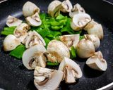 Foto del paso 1 de la receta: Caprese Con Champignone🍄 y Pimentón verde...!🌶️