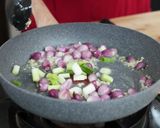 A picture of step 4 of Fried Chicken Wings with Stir-Fried Onion by Devina Hermawan.